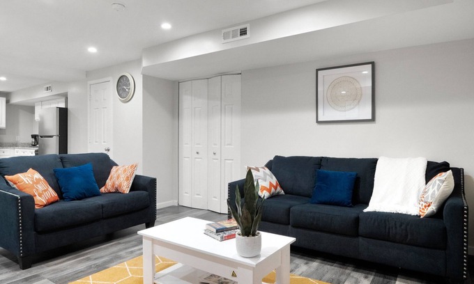 Silver Spring Apartment | Modern 1-BR Apartment with Spa & Breakfast - Rated 10/10!
