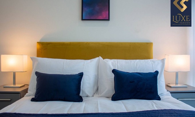 Slough Apartment | Modern Double Bed Apartment with Free On-Site Parking