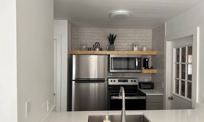 North Austin Civic Association Apartment | Modern 1x1 Retreat Near Domain with WiFi & Spa Amenities