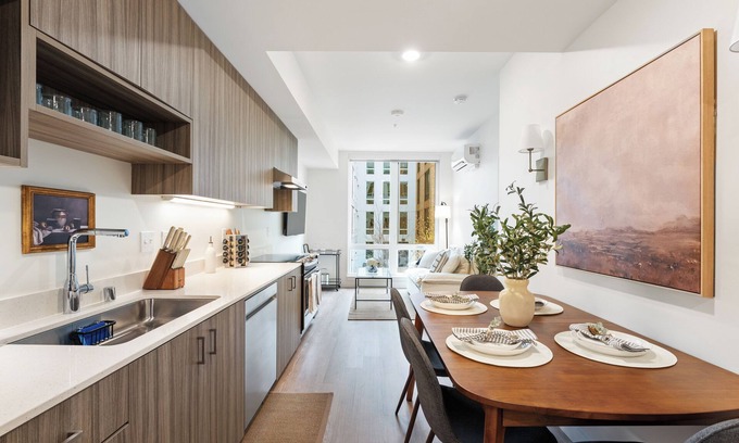 Riverside Apartment | Modern 1BD Riverfront - Near Downtown & Attractions!