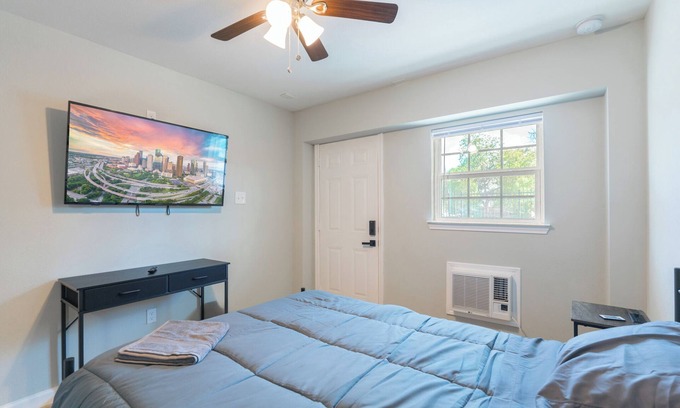 Greater Third Ward Apartment | Modern 1BR APT | Downtown Houston