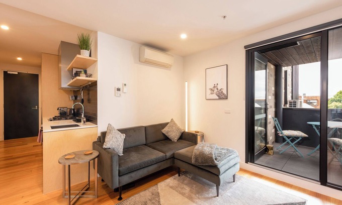 Brunswick East Apartment | Modern 1BR Apartment in Brunswick East, Close to CBD