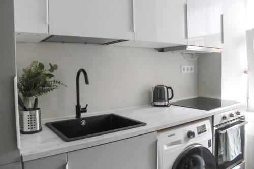 Avoti Apartment | Modern 1BR Flat - Great Location