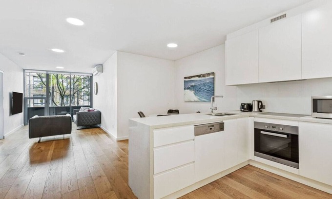 Neutral Bay Apartment | Modern 1BR in Neutral Bay, Near CBD & Transport