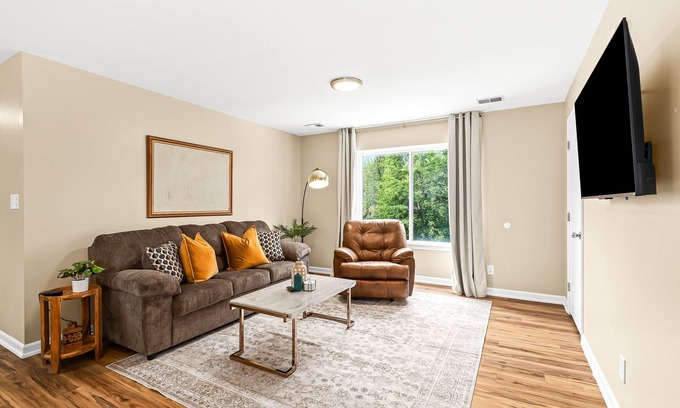 Roseville Apartment | Inviting 1BR Upper Retreat, Steps from Downtown Roseville