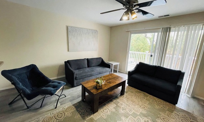 Elkins Park Apartment | Cozy 1-Bedroom Condo with Pool and Spa Amenities