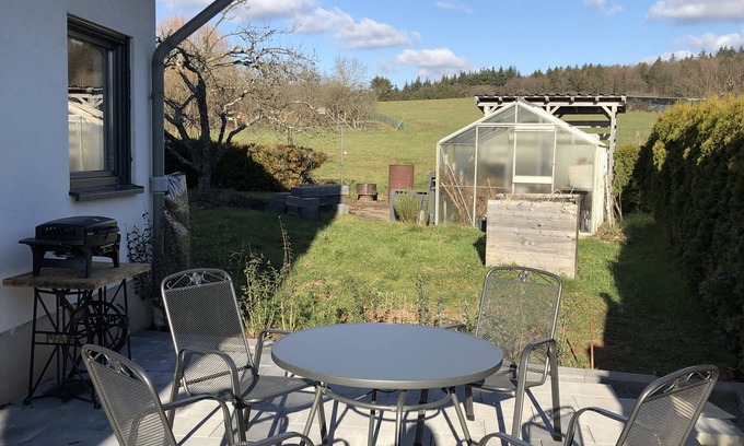 Eppelborn Apartment | Guest Rated 10/10: Modern Apartment with Pool in Eppelborn