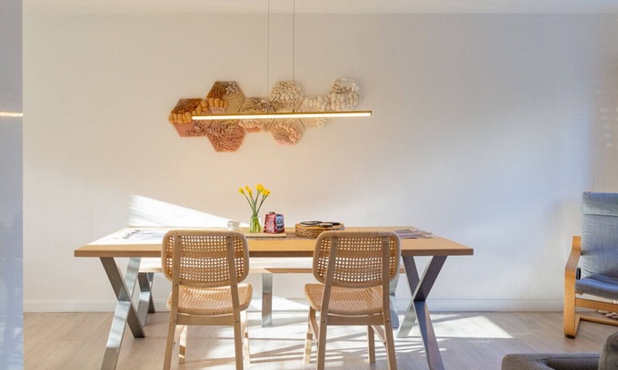 Tetbury House | Contemporary 2-Bedroom Retreat with Garden in Tetbury