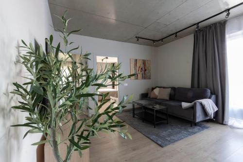 Virsuliskes Apartment | Modern 2 BDR Apartment next to Vilnius Outlet by URBAN RENT