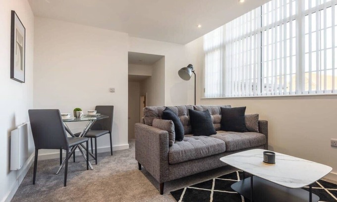 Hull Old Town Apartment | Contemporary 2 Bedroom Apartment in the Heart of Hull