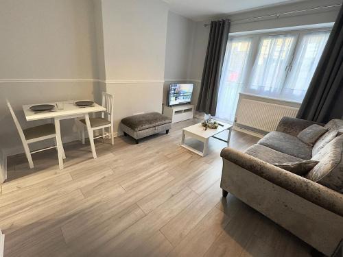 Peninsula Apartment | Modern 2-Bed Apartment in Greenwich