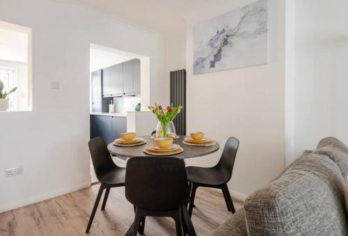 Gillingham Apartment | Contemporary 2 Bed House in Central Rainham, Kent