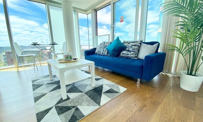 Central Milton Keynes Apartment | Modern 2-Bedroom Retreat in Central MK with Free Parking