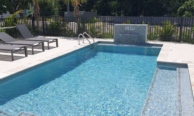 West Bay Apartment | Pet-Friendly 2-Bed Retreat Steps from the Beach, Rated 10/10