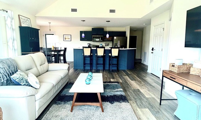 Sea Trail Condo | Stylish 2 Bedroom Condo with Pool Near Sunset Beach