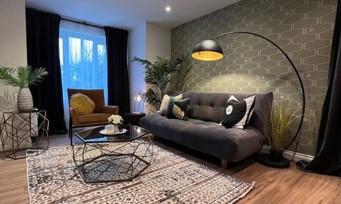 Belle Vue Apartment | Trendy 2 Bedroom Aesthetic Apartment for Family Getaways