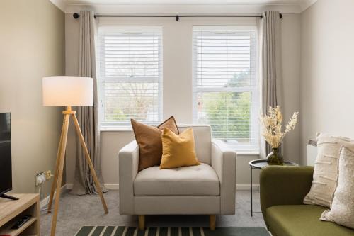 Leamington Spa Apartment | Renovated Chestnut Court: 2-Bedroom with Fast Wi-Fi