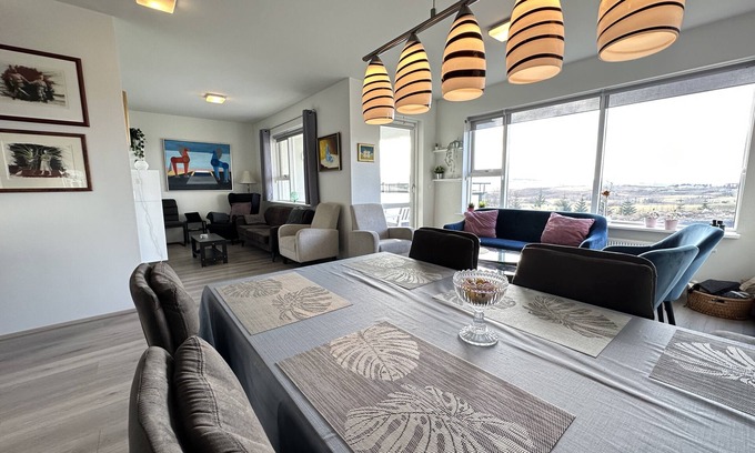 Kopavogur Apartment | Stylish 2 Bedroom Apartment in Kópavogur - Rated 10/10