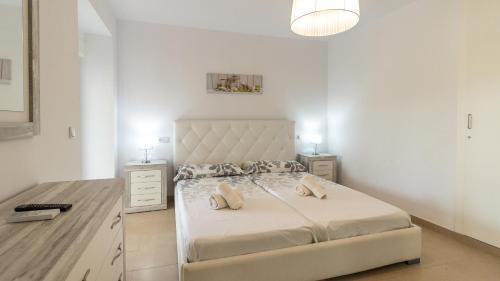Platja de l'Arenal Apartment | Beachside 2 Bedroom Apartment with Pool & Ocean View
