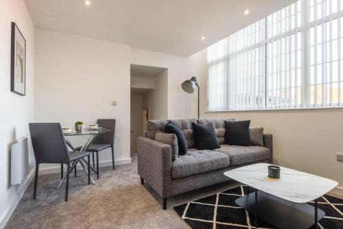 Hull Old Town Apartment | Modern 2 Bedroom Apartment in Central Hull - Family Friendly
