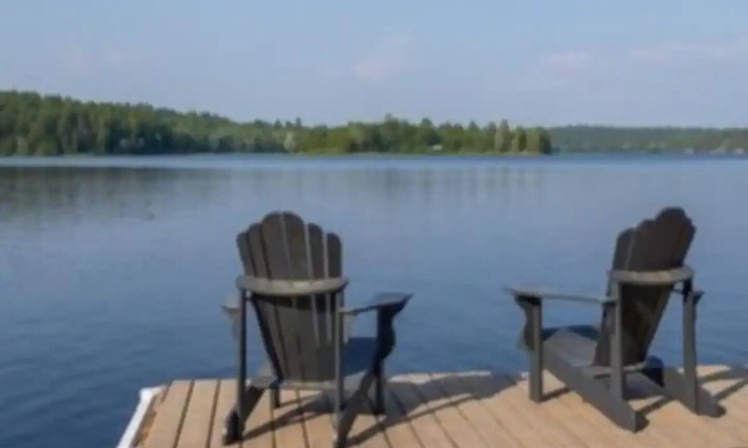 Alban Cottage | Pet-Friendly Modern Cottage with Spa on the French River