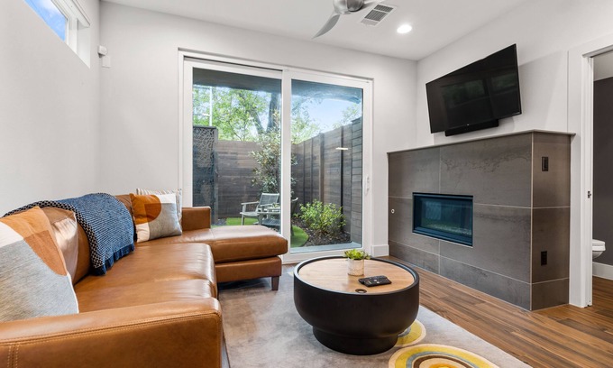 Cherrywood House | Contemporary 2 Bedroom Retreat Steps from UT's Nightlife