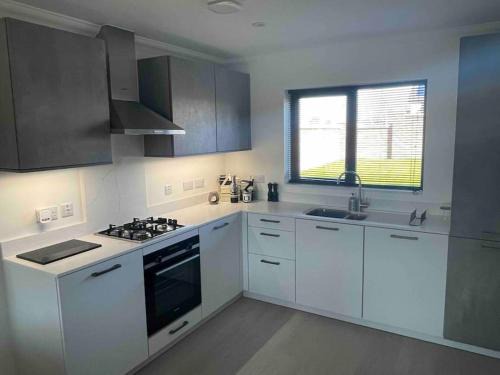 Millerhill Apartment | Modern 2 Bedroom House in Edinburgh - Pet Friendly Retreat