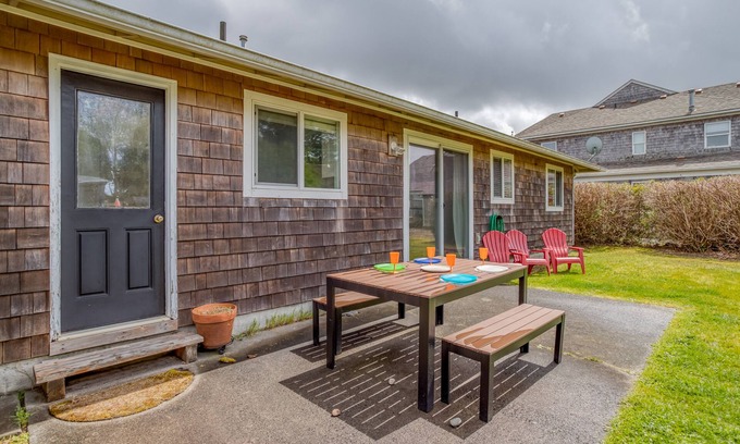 Gearhart House | Stylish 2 Bedroom Retreat in Downtown Gearhart, Steps to Beach