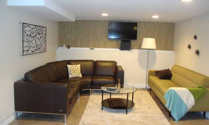 Green Lake Apartment | Modern 2 Bedroom Suite Near Greenlake with Great Amenities