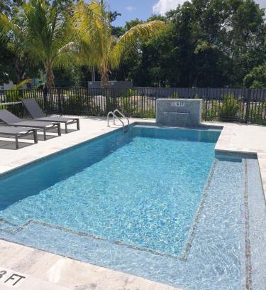 West Bay Apartment | Modern 2 bedroom walking distance to the beach!