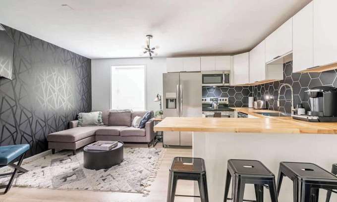 South Hill Apartment | Modern 2 Bedroom Retreat with Outdoor Space for Families