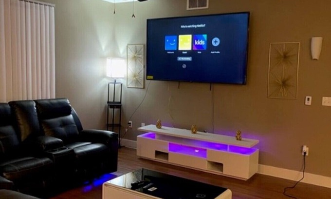 North Burnet Condo | Stylish 2 BR Condo with Pool Near Luxury Shopping Mall