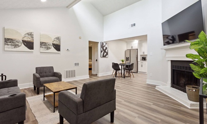 Athens House | Stylish Duplex with 2 King Beds Near UGA & Spa Amenities