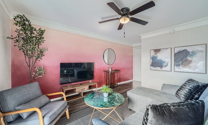 Triangle State Apartment | Modern 2B Getaway with Pool & Kitchen, Minutes to Downtown