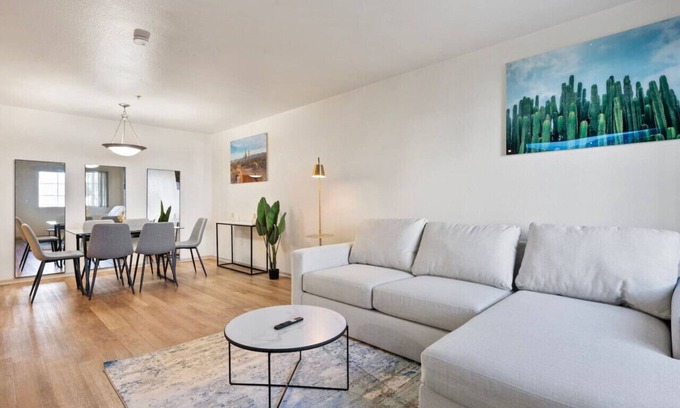 Tempe Apartment | Modern 2B2B: Stylish with Pool, Arcade, Gym, & Complimentary Parking