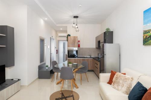 Gzira Apartment | Modern 2BD Apartment with Maltese Balcony & Back Yard - Close to St Julian's & St Georges Bay & Sliema Promenade