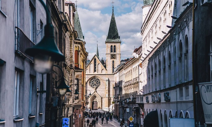 Old Town Apartment | Pet-Friendly 2BDR Apartment with Cathedral Views