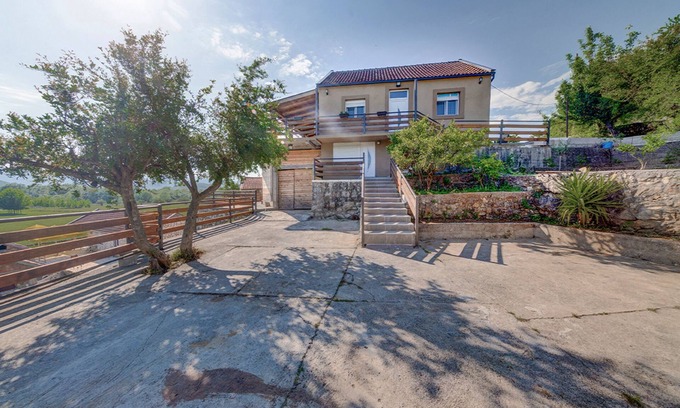 Dodosi House | Modern Holiday Home Near Skadar Lake with Pool & Breakfast