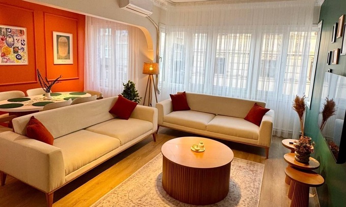 Fındıkzade Condo | Modern 2BR – 1 Min to Tram, 5 Min to Metro – Family Friendly, A/C, Netflix, Wifi
