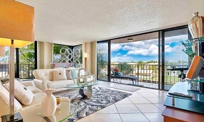 Highland Beach Condo | Modern 2BR Condo on the Intracoastal with Pool Access