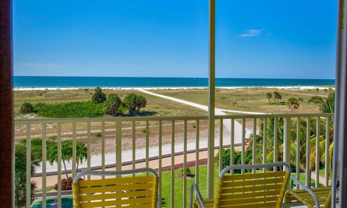 Treasure Island Condo | Beachfront Condo with Ocean View and Pool - Guest Rated 9.2