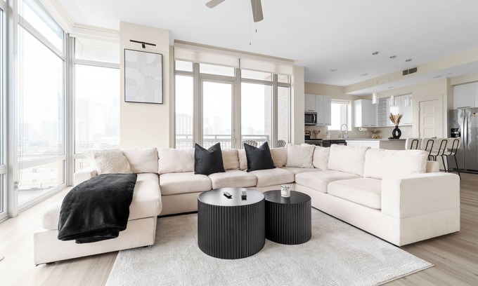 Midtown Apartment | Modern 2BR Condo with Free Parking & Downtown Houston Views