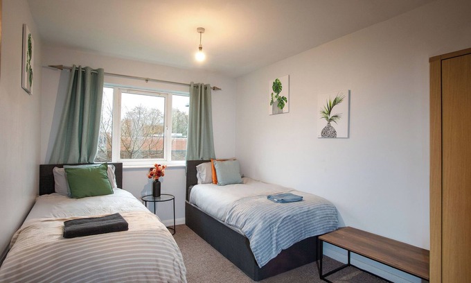 Coventry Apartment | Modern 2BR Flat in Coventry – Ideal for Work & Family Stays