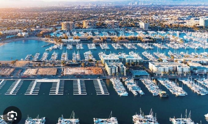 Del Rey Apartment | Modern 2BR Penthouse with Gym, Rooftop Pool, Patio & great View -Venice/MDR