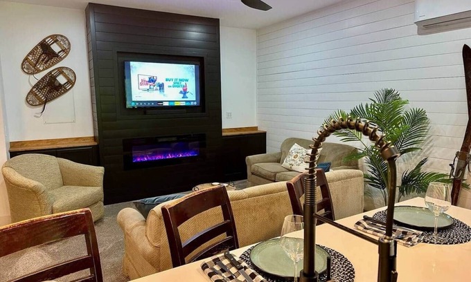 Harbor Springs House | Modern 2BR Retreat in Harbor Springs MI