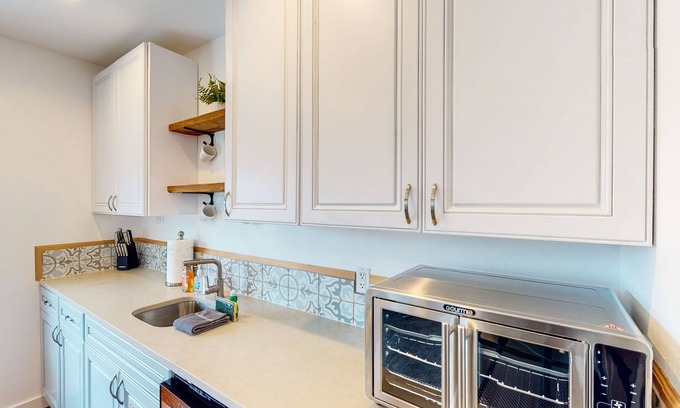 Enumclaw House | Inviting Duplex with Mountain Views & Work Station Near Downtown