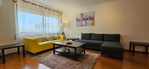 Palhais Apartment | Modern 3-Bed Flat in Lisbon, Perfect for Family Getaways