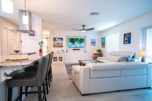Sarasota House | Modern 3-Bed House near Downtown & Siesta Key - Pet Friendly