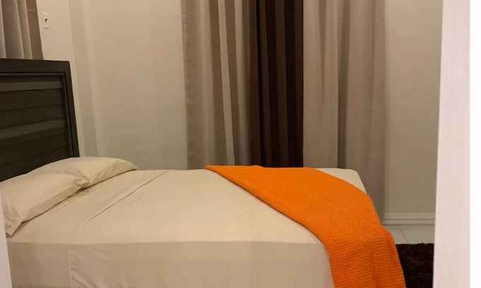 Georgetown Apartment | Modern 3-Bed Apartment with Jacuzzi & Free Parking