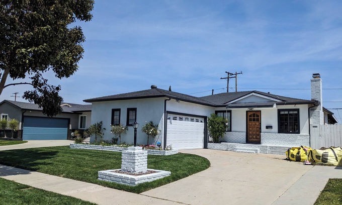 Torrance House | Modern 3 bedroom + ADU, jacuzzi, backyard, office